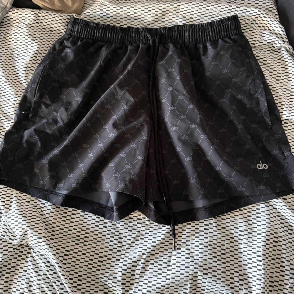 ALO DIAMOND CIRCUIT SHORTS